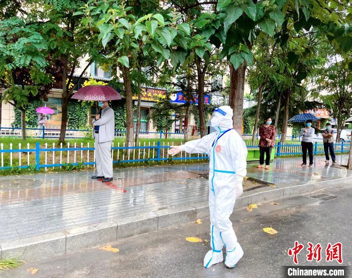 高原小城青海尖扎抗疫見聞：柔肩亦可擔(dān)重任，夫妻檔聞令而動(dòng)