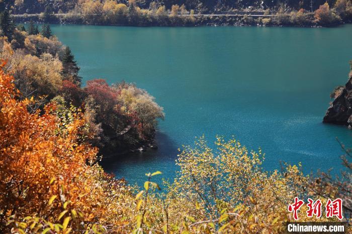 松坪溝風(fēng)光?！⑼?攝