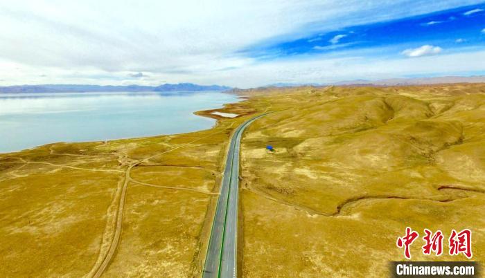 圖為香日德至花石峽段公路擴(kuò)建工程。(資料圖) 青海交控集團(tuán) 供圖