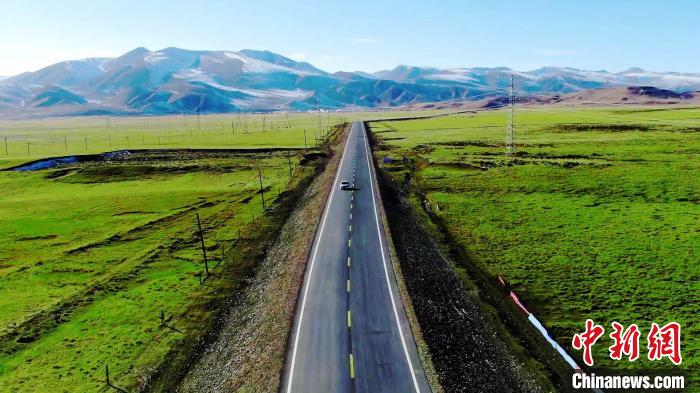 圖為航拍G338線青海盤坡經大通河橋至熱水段改建工程。(資料圖) 青海交控集團 供圖