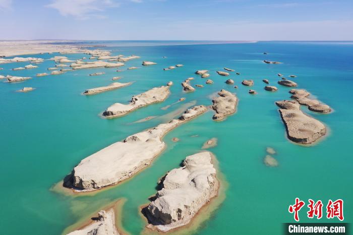 航拍青海大柴旦烏素特水上雅丹奇特景觀?！●R銘言 攝