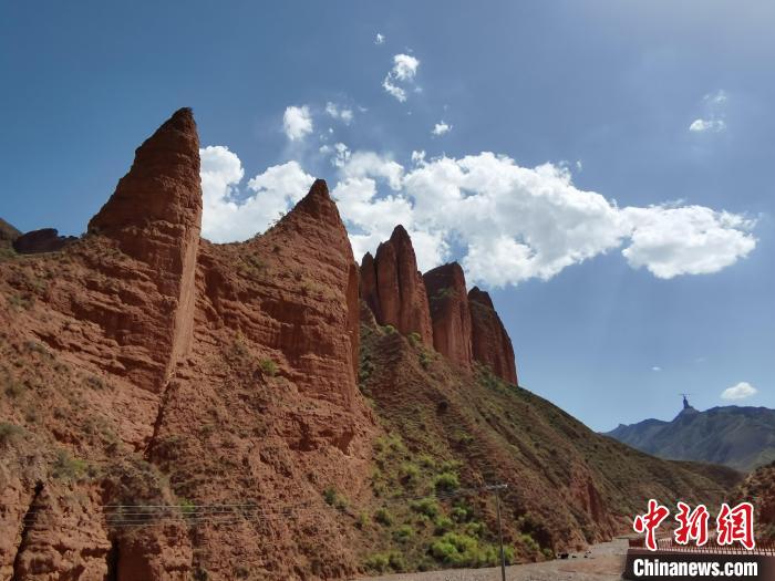 圖為坎布拉地貌。(資料圖) 張?zhí)砀?攝