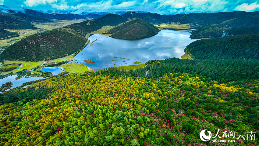 秋日普達(dá)措。格瑪攝