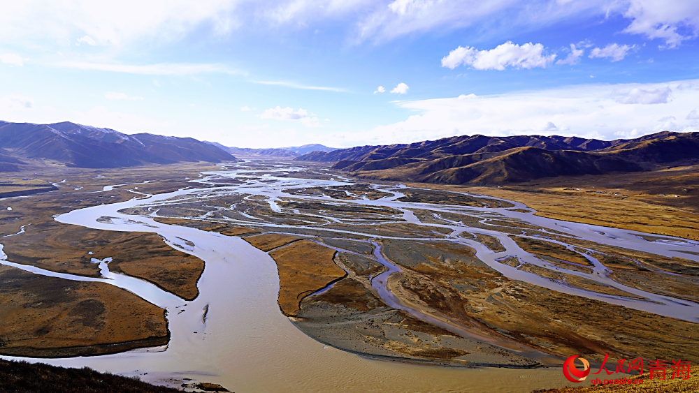 黃河水流從果洛向東奔涌。人民網(wǎng) 記者楊啟紅攝