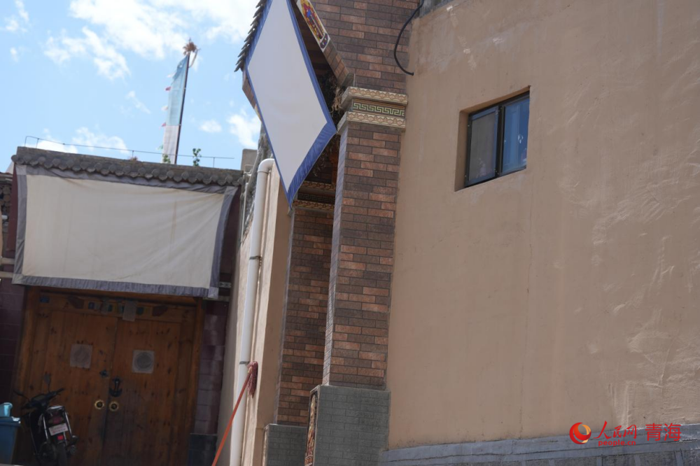 郭麻日古堡的民居。人民網(wǎng) 陳明菊攝