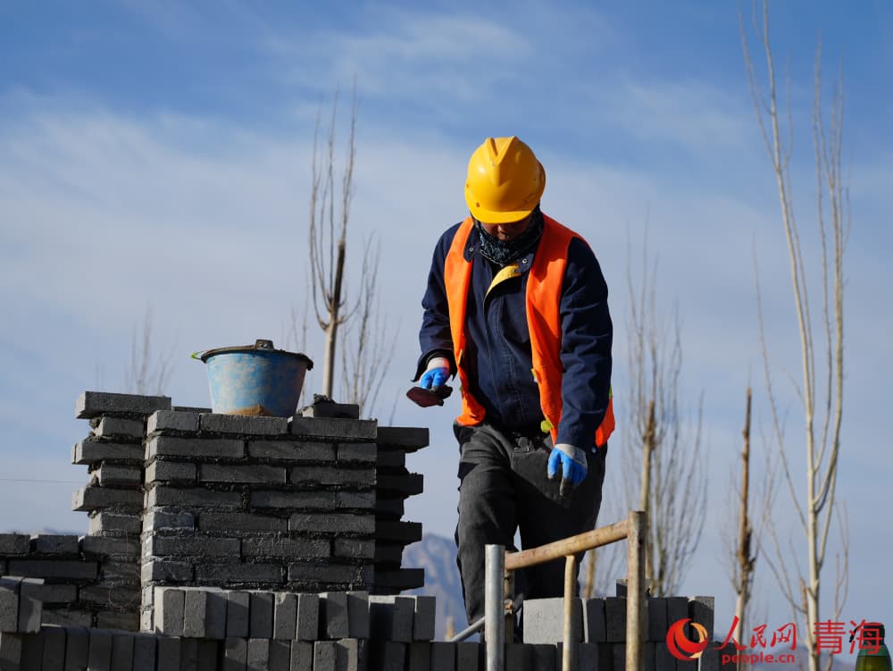 龍源5萬千瓦熔鹽儲能項目施工。人民網(wǎng) 況玉攝