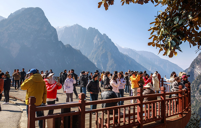 回音壁觀景臺(tái)。巴拉格宗景區(qū)供圖