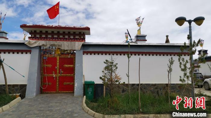 圖為群培新家外景?！垈?攝