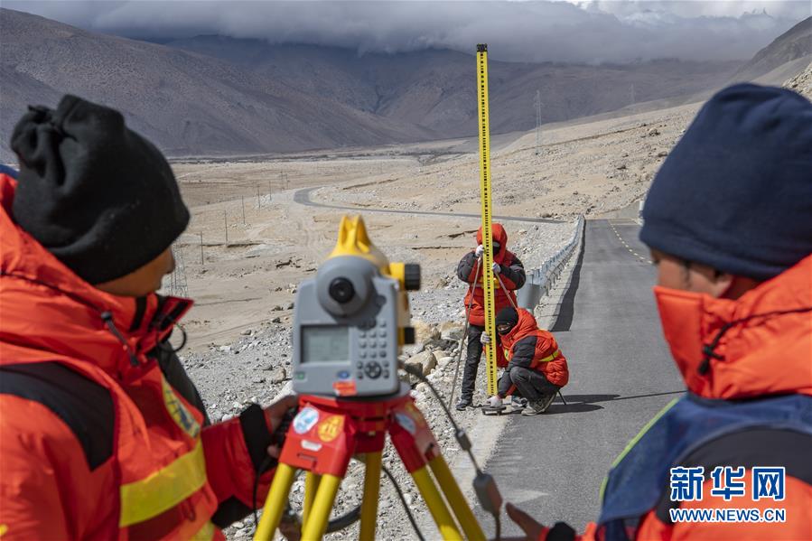 （新華全媒頭條·圖文互動）（10）往更高處長、往長春北京方向移動——來自海拔8848.86米的報告