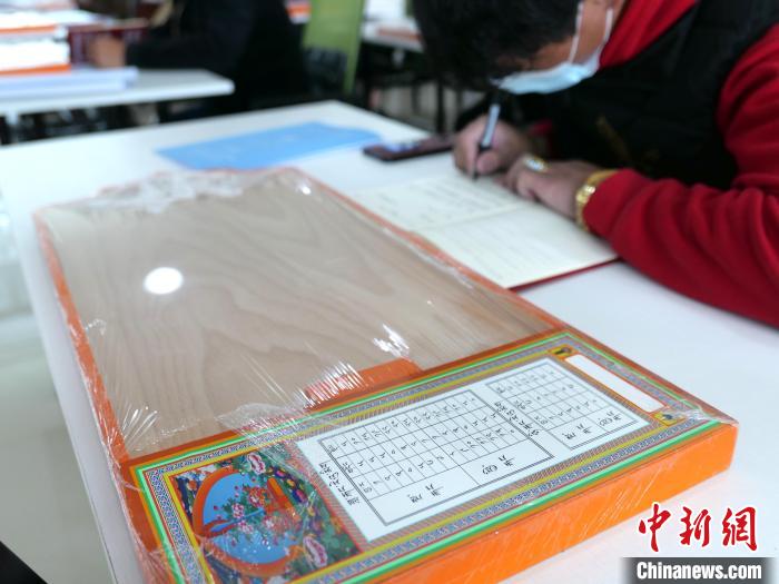 圖為天文歷算計(jì)算工具?！≈x牧 攝