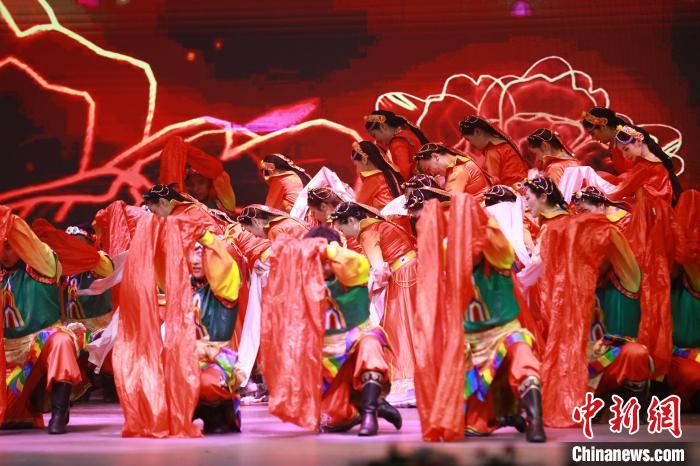 圖為農(nóng)行西藏分行演出現(xiàn)場?！∞r(nóng)行西藏分行 供圖