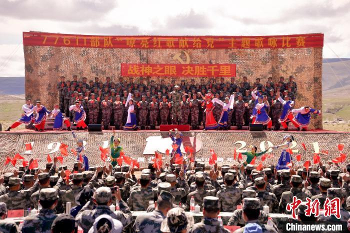 圖為主題歌詠比賽活動(dòng)現(xiàn)場(chǎng)?！●R成鎖 　攝