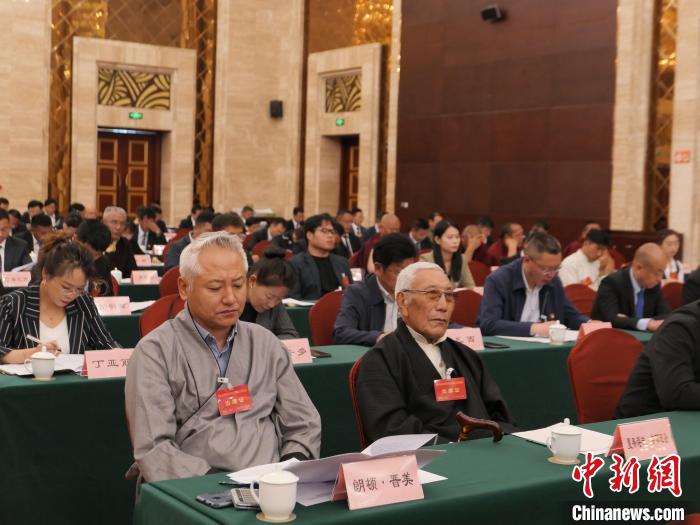 圖為西藏自治區(qū)各族各界慶祝中國共產(chǎn)黨成立100周年座談會(huì)現(xiàn)場(chǎng)?！≈x牧 攝