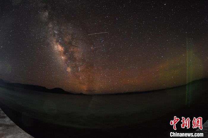 錯(cuò)鄂湖星空璀璨，一顆流星劃過?！?lt;a target='_blank' ></p><p  align=