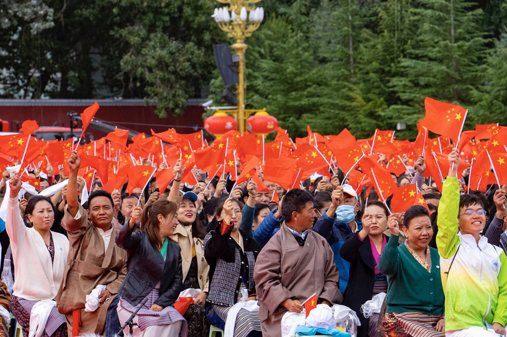 8月19日10時，慶祝西藏和平解放70周年大會在拉薩市布達拉宮廣場隆重舉行。徐馭堯 攝