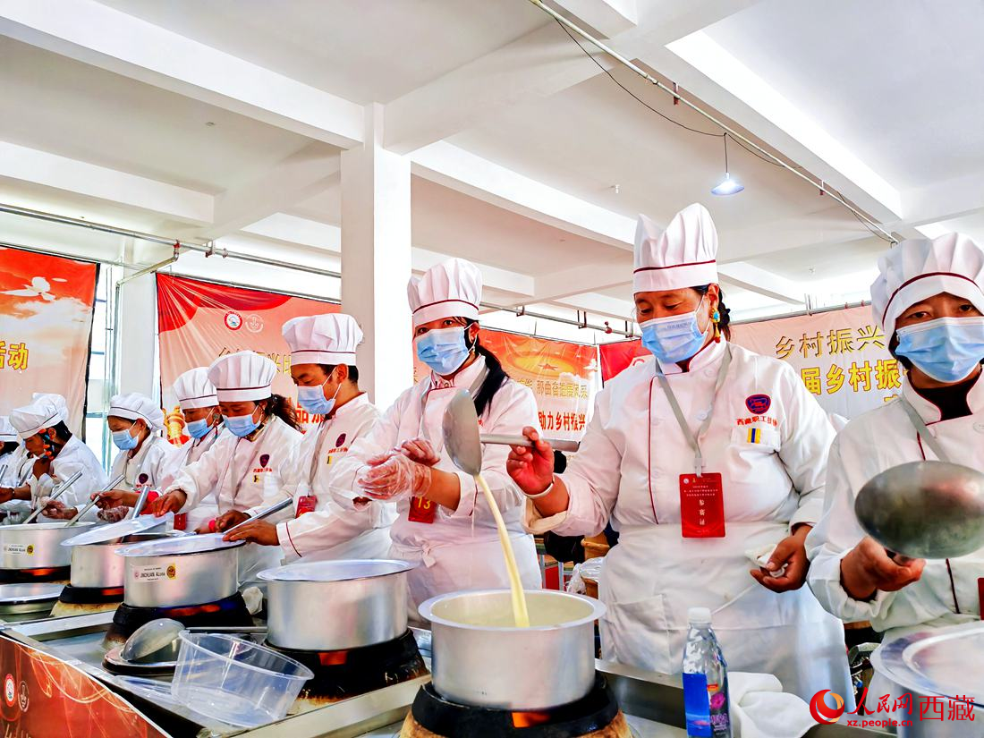 廚藝比拼。人民網(wǎng) 李海霞攝