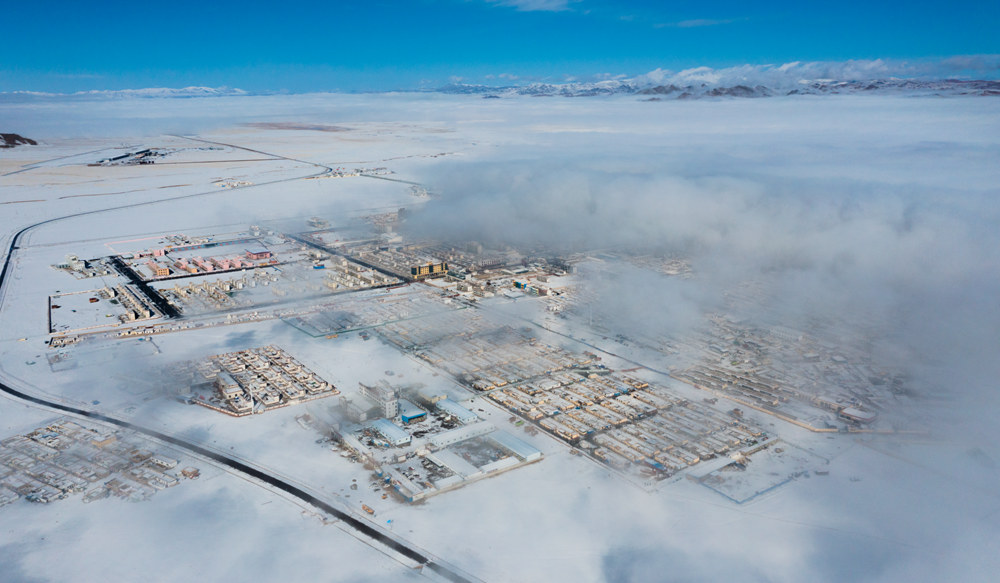 西藏阿里地區(qū)改則縣迎來初雪，銀裝素裹，美如畫卷。