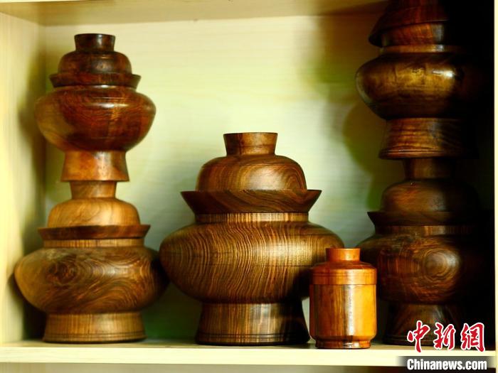 圖為各種木碗成品。　 鄧巴 　攝