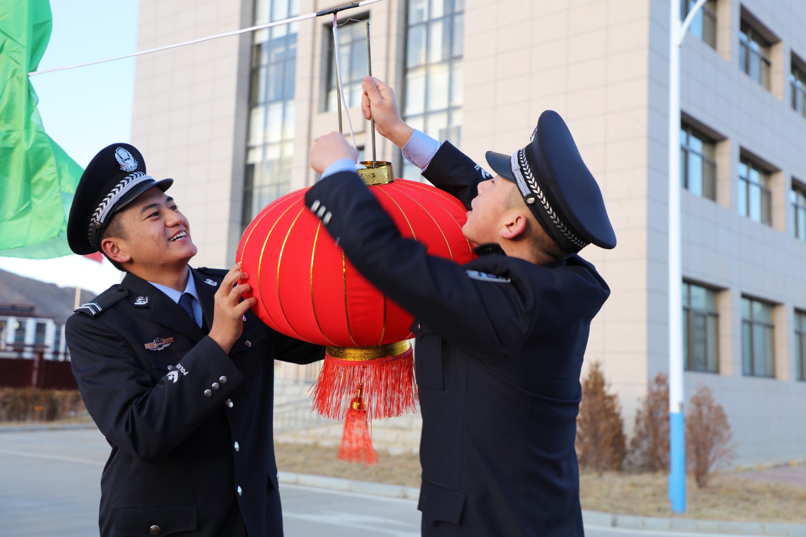 （要聞 新媒體）雪域邊關(guān)的他們，是歸途的(4189296)-20230122091651.jpg