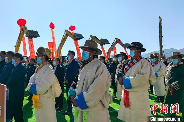 各方代表參加集中開復工儀式?！∧岈斪扛?攝