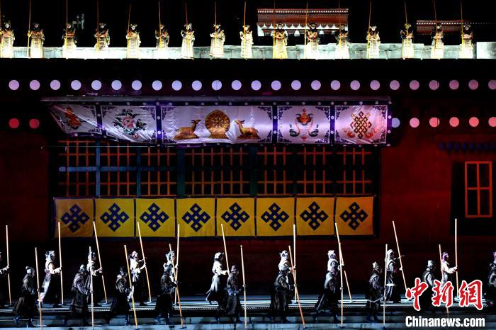 3月17日，西藏拉薩，《文成公主》大型史詩(shī)劇演出現(xiàn)場(chǎng)?！±盍?攝