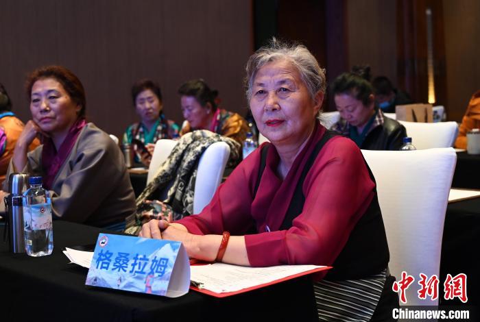 圖為西藏銀發(fā)旅游產(chǎn)品體驗團老年代表?！≮w朗 攝