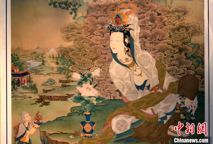 圖為5月16日，展覽中新創(chuàng)唐卡作品《靜息觀音》(局部)?！±盍?攝
