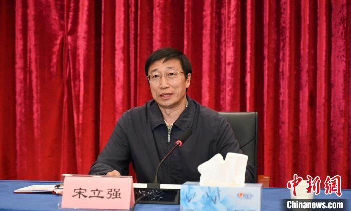 圖為西藏自治區(qū)黨委組織部副部長(zhǎng)、第十批援藏干部人才總領(lǐng)隊(duì)宋立強(qiáng)致辭。