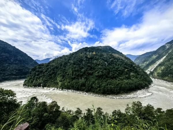 幾代建設(shè)者，歷經(jīng)半個(gè)多世紀(jì)完成！這是一條怎樣的公路？