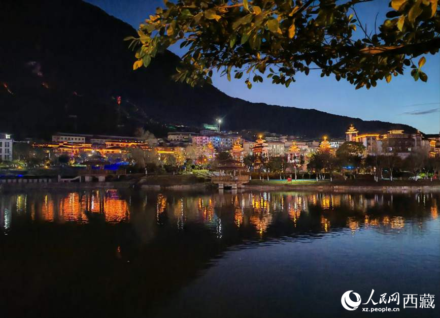墨脫縣夜景。人民網(wǎng) 李海霞攝