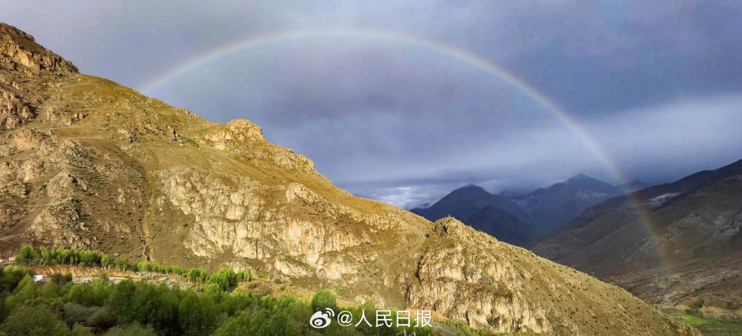 接好運(yùn)！青藏高原現(xiàn)巨大彩虹橋