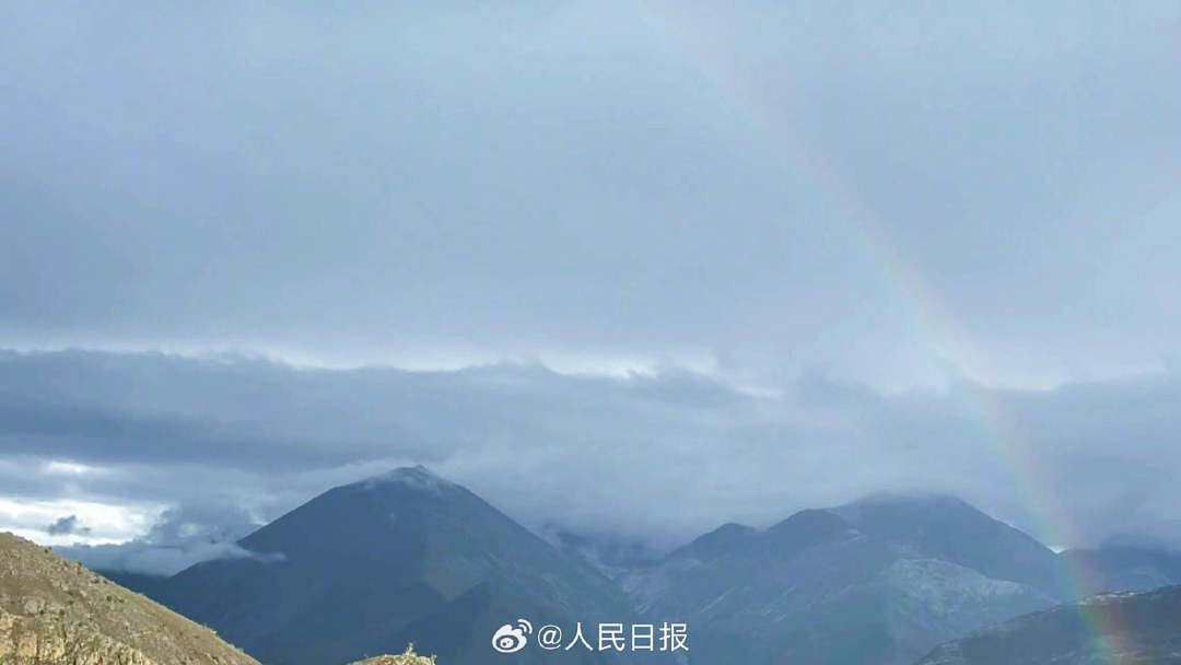 接好運(yùn)！青藏高原現(xiàn)巨大彩虹橋