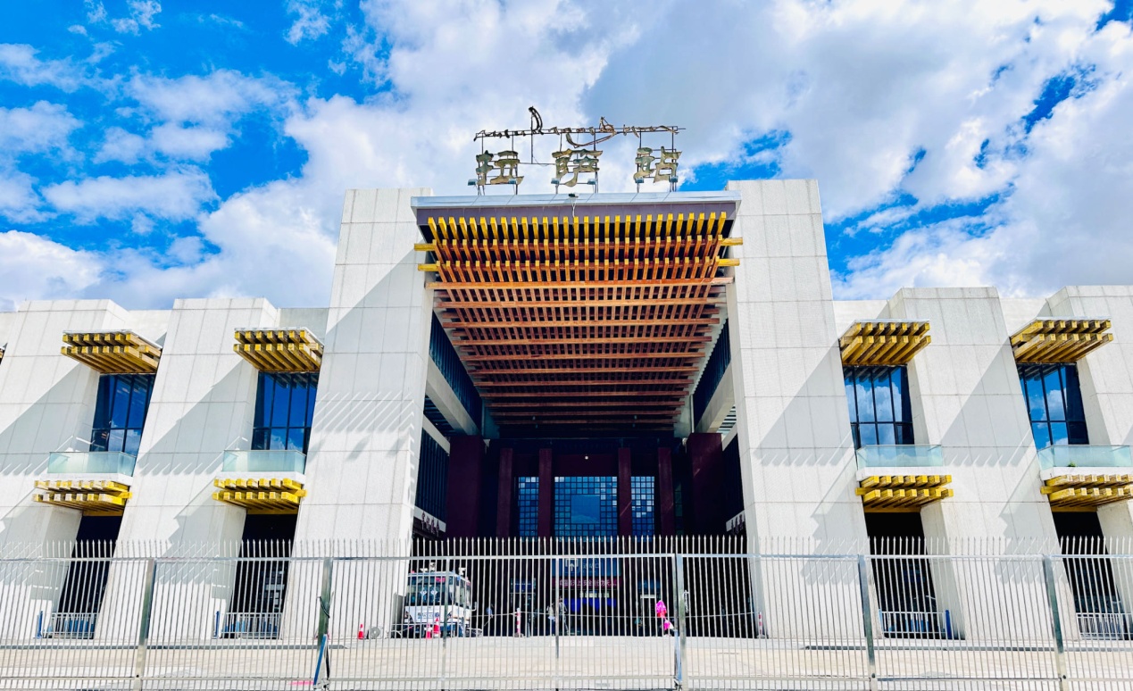 拉薩火車站。人民網記者 益西康珠攝