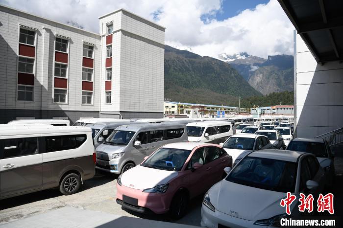 西藏自治區(qū)吉隆口岸:新能源汽車出口大幅增長(zhǎng)