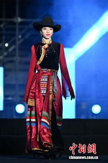 西藏首屆民族舞臺(tái)服飾設(shè)計(jì)大賽拉薩啟幕
