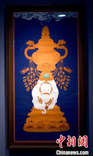 圖為5月16日，展覽中的新創(chuàng)唐卡作品《瑞象承香》。　李林 攝