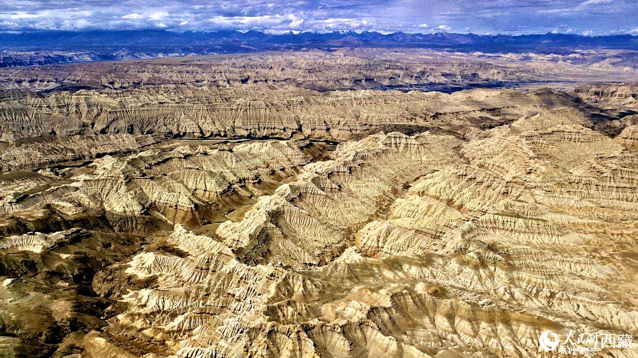 鳥瞰西藏阿里地區(qū)札達土林國家地質(zhì)公園。