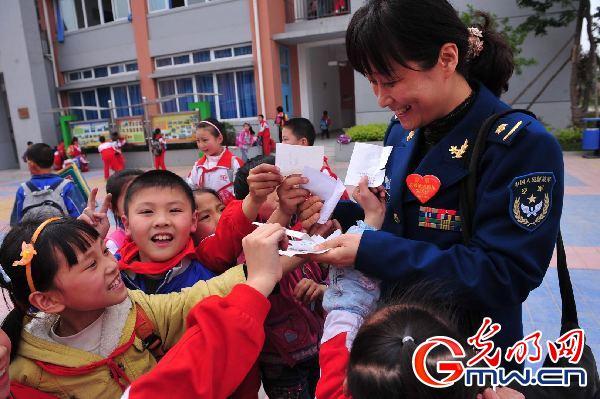 【我和軍隊(duì)的不解之緣】“先是軍人，才是媽媽”
