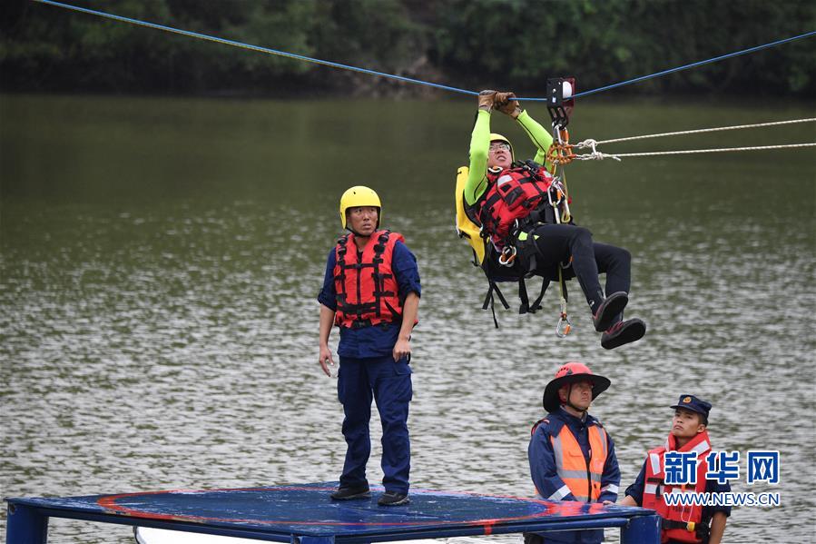 （社會(huì)）（6）全國(guó)森林消防隊(duì)伍“火焰藍(lán)”首屆特種救援技能比武舉行
