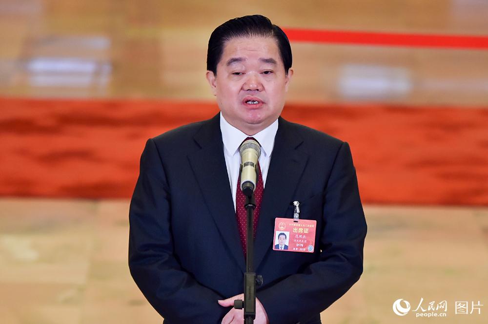 全國人大代表、河北省人大常委會黨組書記、常務副主任范照兵。