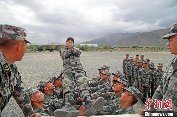 信任背摔?！《魏晡?攝