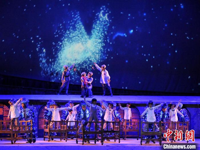 【在這里讀懂初心使命—網(wǎng)絡媒體革命老區(qū)行】紅色歷史歌舞劇《延安保育院》已演出3800余場