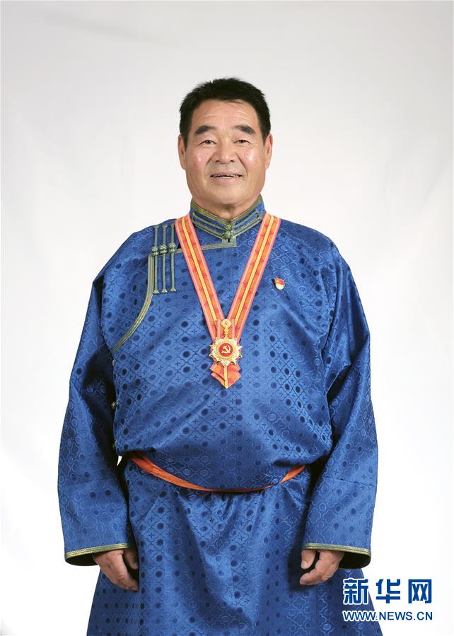 （奮斗百年路　啟航新征程·“七一勛章”獲得者·圖文互動(dòng)）（1）“草原之子”廷·巴特爾：讓草原綠起來，幫牧民富起來