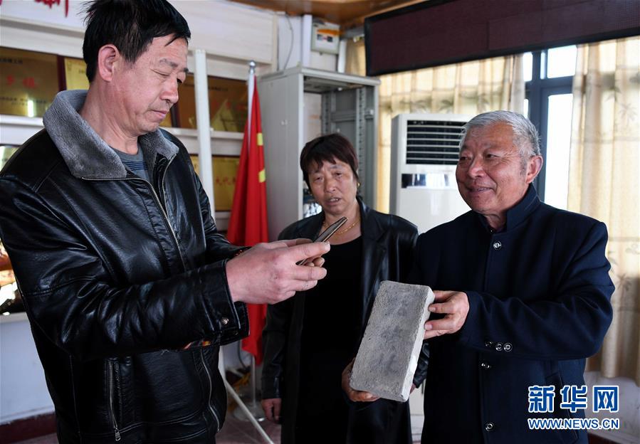 （圖片故事）（1）年介濤：將為烈士尋親進行到底