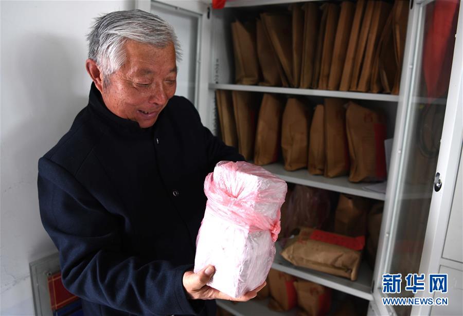 （圖片故事）（2）年介濤：將為烈士尋親進行到底