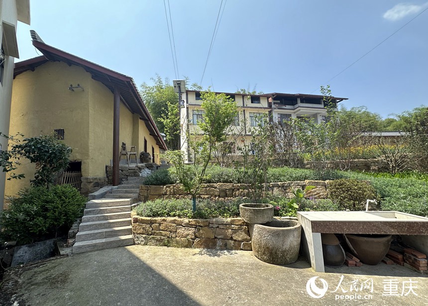龍湖村打造的巴蜀美麗庭院示范片景觀。人民網記者 劉政寧攝