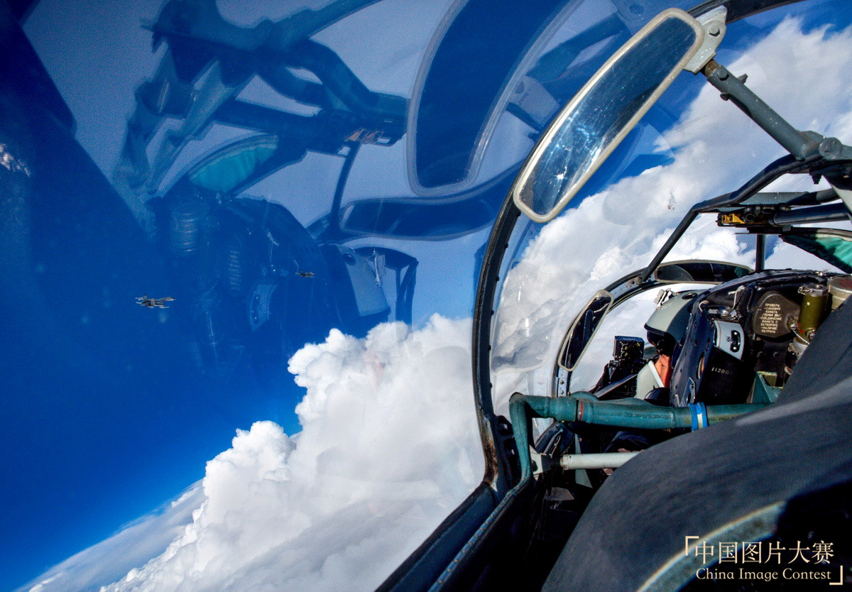 世界屋脊——我伴戰(zhàn)機(jī)凌空出擊