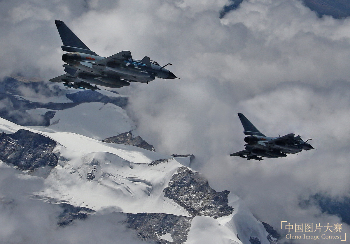 世界屋脊——我伴戰(zhàn)機凌空出擊