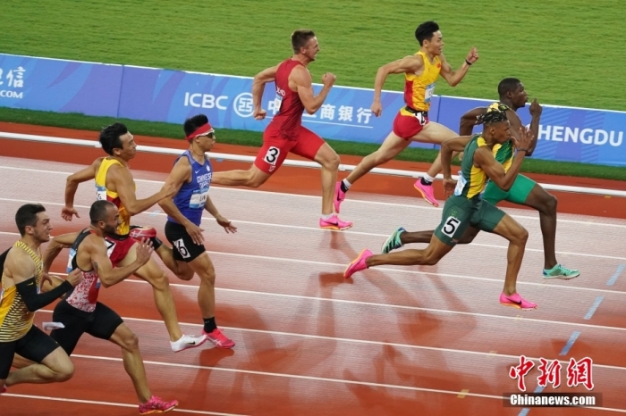 8月2日，第31屆世界大學生夏季運動會男子100米決賽在四川成都舉行，牙買加選手GOLDSON Kadrian dwayne(右一)以10秒04奪得男子百米冠軍。<a target='_blank' href='/'><p  align=